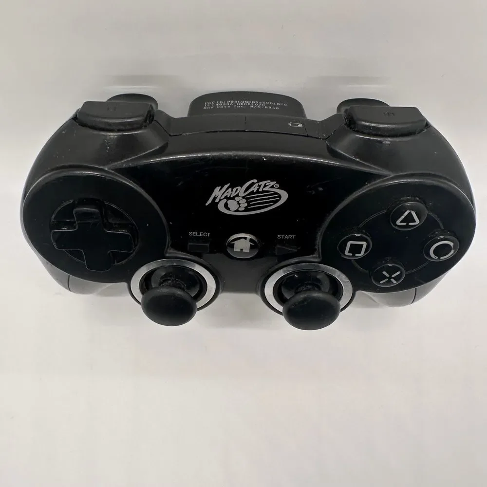 MadCatz Game Controller Wireless‎ Pad Battery PoweredBlack Dual Analog Sticks